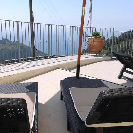 Maison d'hôtes Affittacamereirosmarini Vernazza